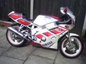 1988 Yamaha FZR 400 photo